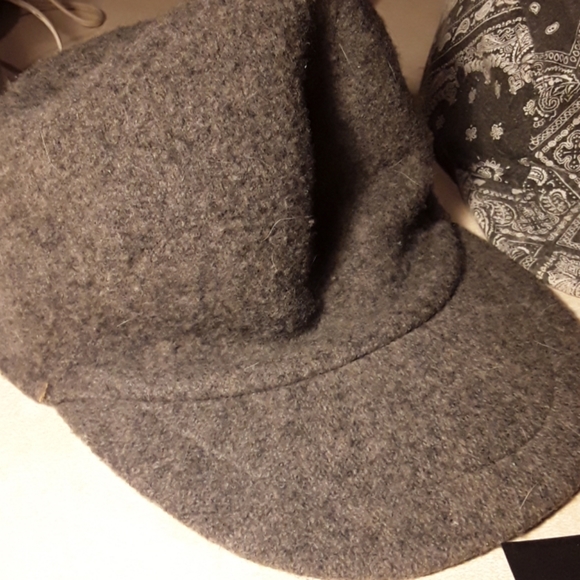 Unisex gray fleece cap winter hat with brim - Picture 3 of 3